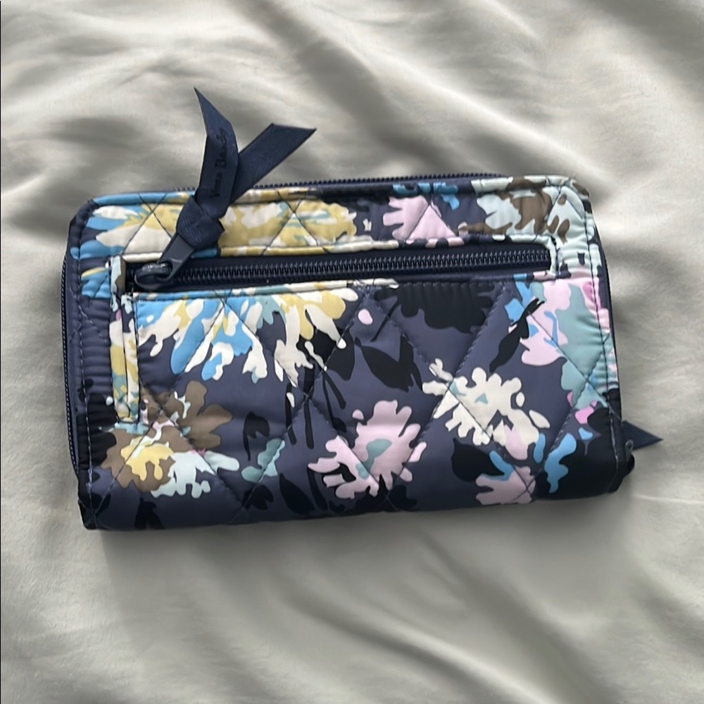 Vera Bradley Floral Quilted Women's wallet - Picture 2 of 4